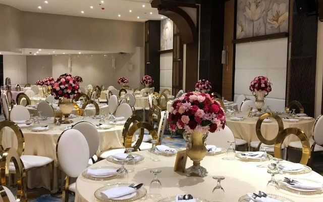 J7 Plaza Hotel