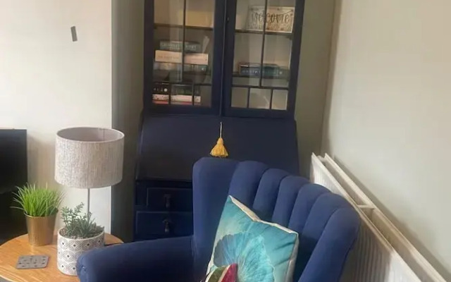 1-bed Victorian gf Apartment in London
