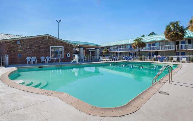 Motel 6 Tifton, GA