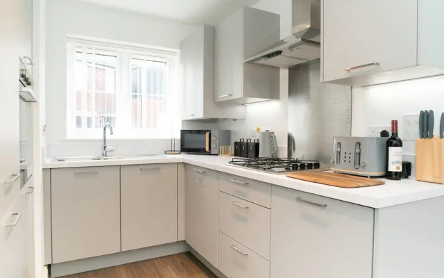Host Stay Hewitt Close