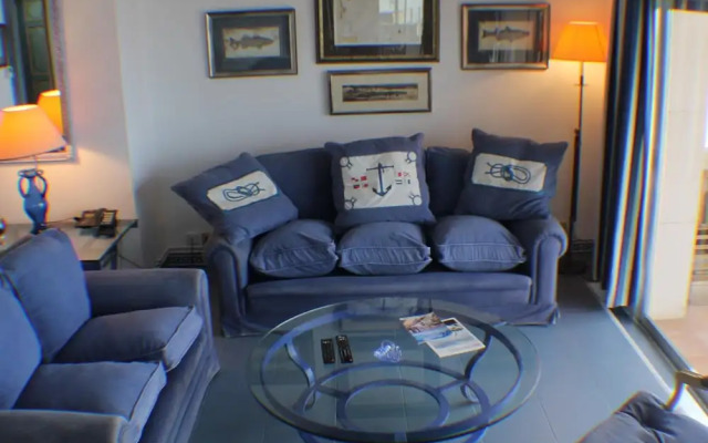 Avenida 5A in Roses With 3 Bedrooms and 2 Bathrooms