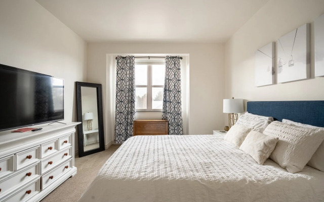 Rooftop Deck Walk to River Downtown Fire pit