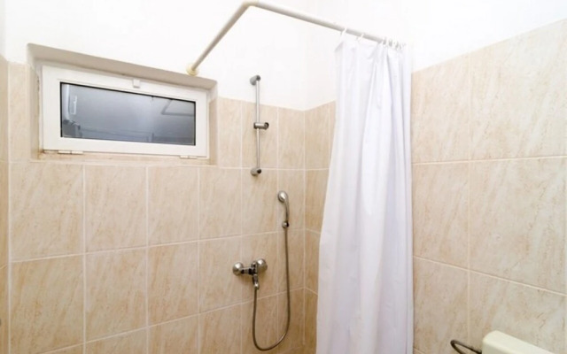 Pavo - Comfortable With Parking Space - SA4