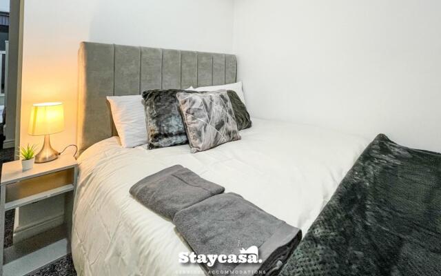 Live in Style House in Desirable Location