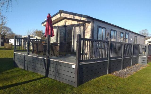 Superior 6 Berth Holiday Home in Suffolk,