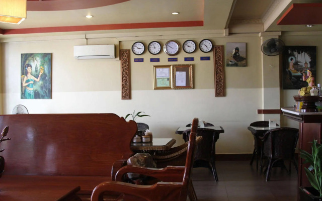 Golden Noura Villa Pub & Restaurant