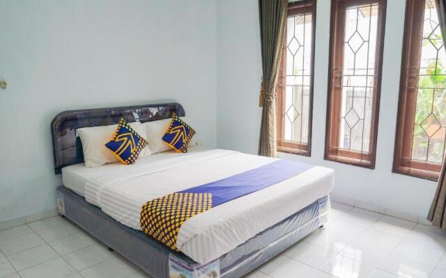 SPOT ON 1792 Roemah Nenekoe Guest House