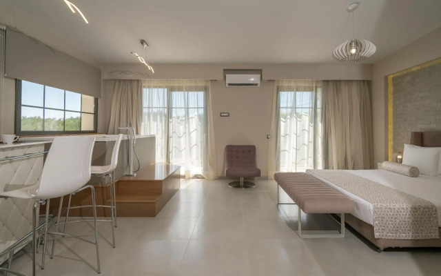 Balcony Hotel - Adults Only