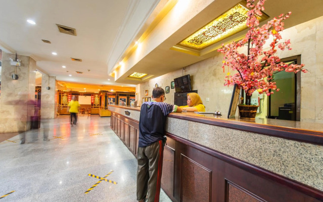 Capital O 1735 Adika Bahtera Hotel