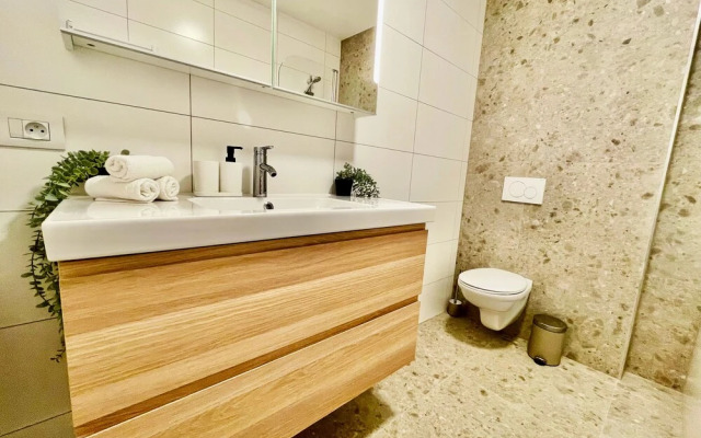 One Lux Stay near Fashion District