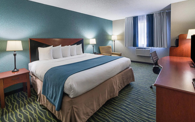 Quality Inn & Suites Leesburg Chain of Lakes