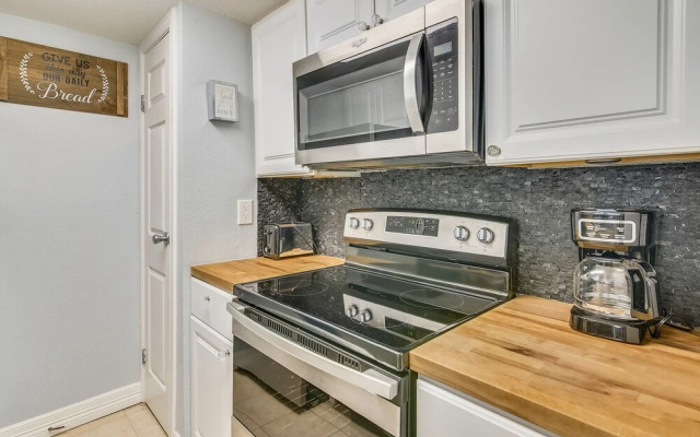 Palms at Cove View 1011-birder's Delight