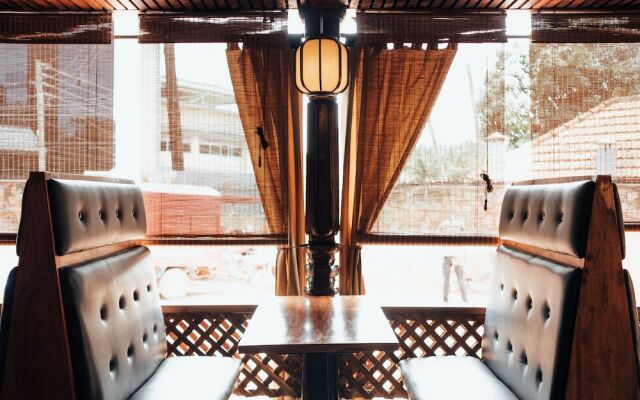 Yushili Hotel & Restaurant