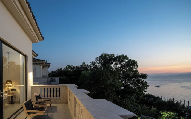 Miyue Roman Holiday Bubble Pool hotel