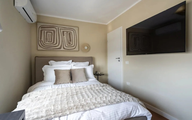 Views of all the Palaces 2BR Stunner
