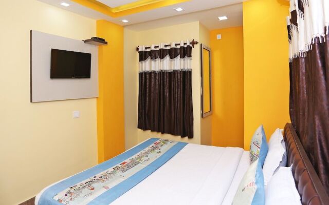OYO 9975 Hotel Asmeet