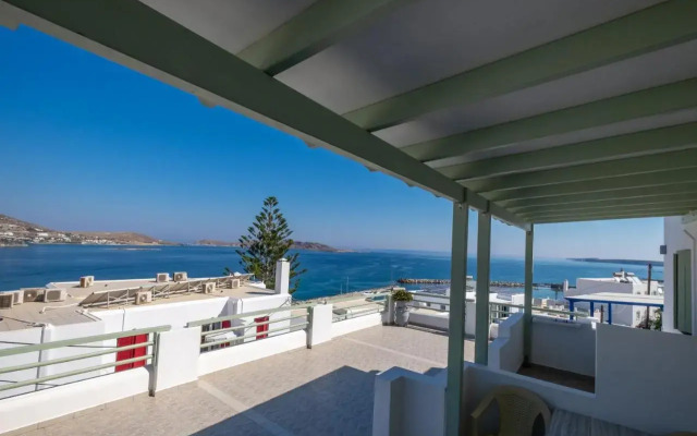 Lorenzo Studios and Suites Paros