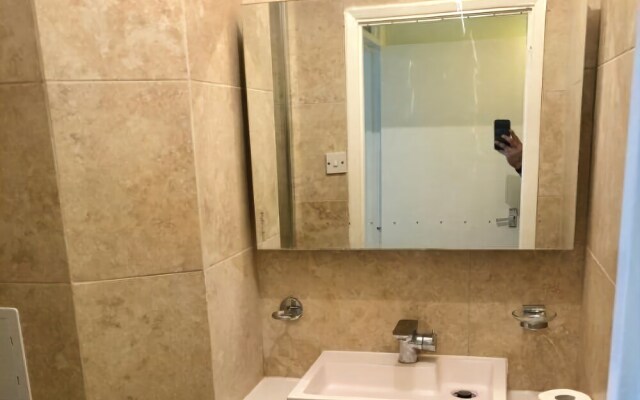 Central 2 Bed Apt Next To Victoria Station