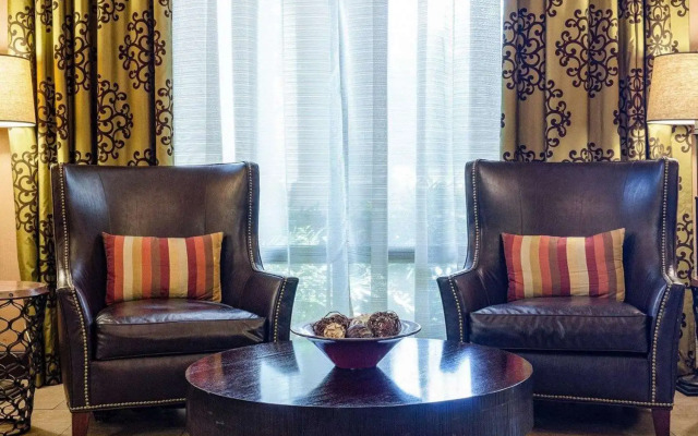 Russell Inn & Suites