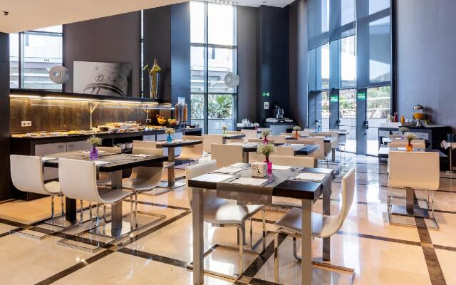Hotel Ilunion Aqua 4