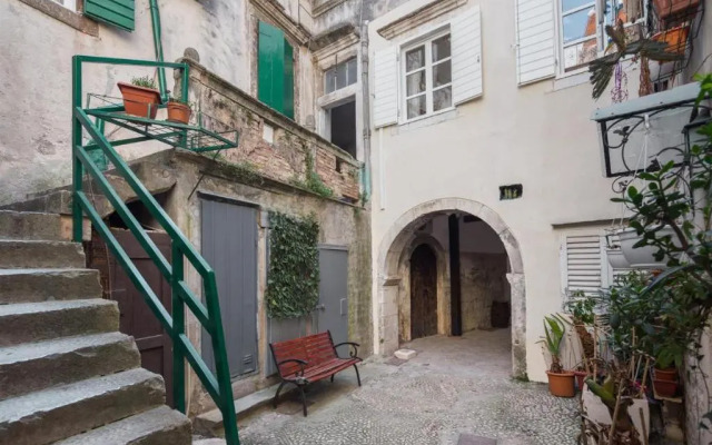 That place studio apartment