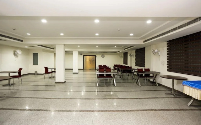 Hotel Azad Square by Oyo Rooms
