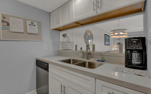 Fisherman Friend! - Coastal Condo - Views Await!