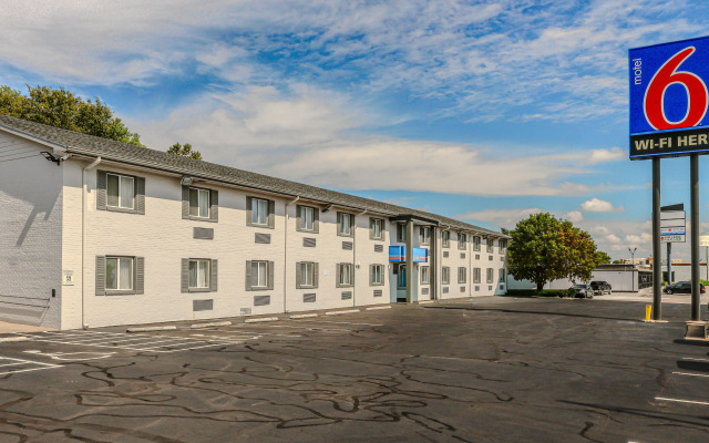 Motel 6 Wichita, KS