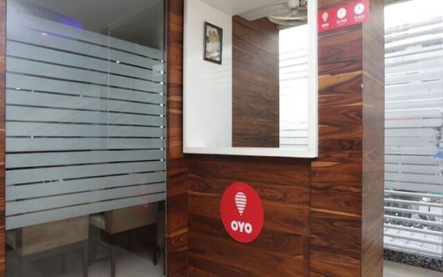 OYO 13214 Hotel Metro 7x11