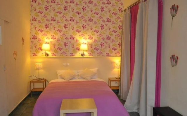 Okeania Seafront Rooms in Kamena Vourla