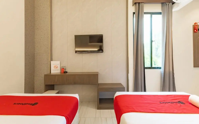 RedDoorz Plus Near SP Plaza Batu Aji Batam