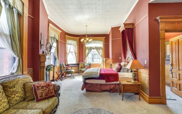 Downtown Yankton Suite: Walk to Restaurants!