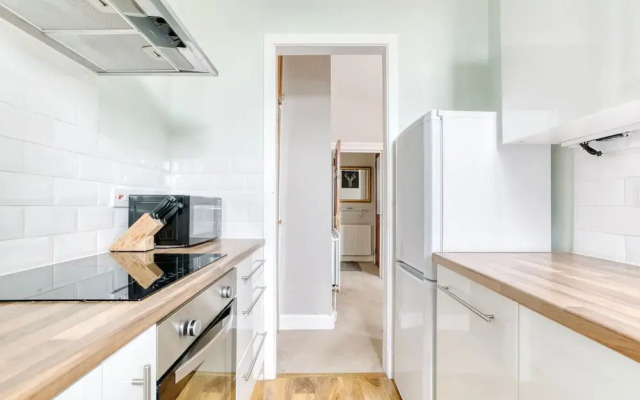 Bright One Bedroom West End Apartment