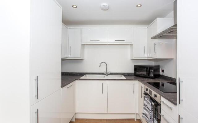 Preston Mews - Hot Tub, Parking, Sleeps 8!