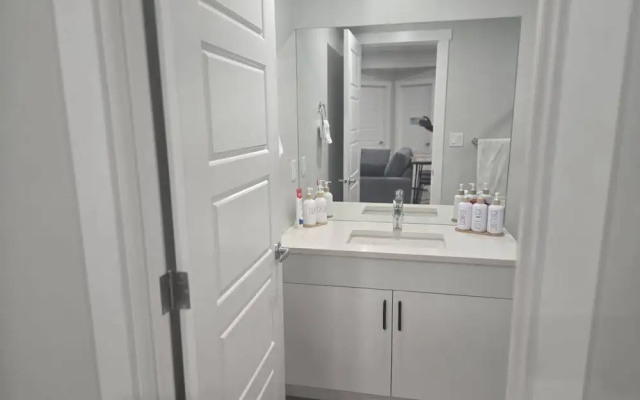 Elegant Private Suite in Edmonton North