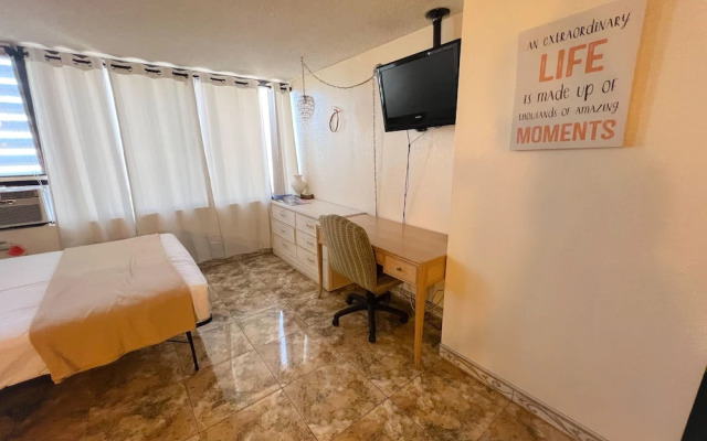 Hawaiian Monarch 2508 Condo by RedAwning