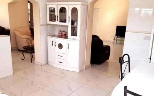 Manacomfy - 14bed House - 4 Baths - Victoria Falls
