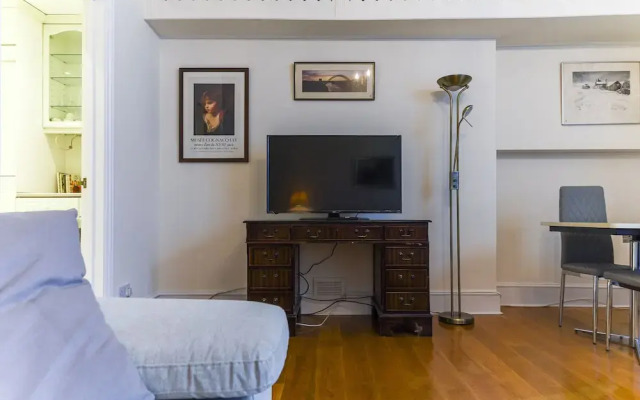 Kensington Queens Gate Apartment