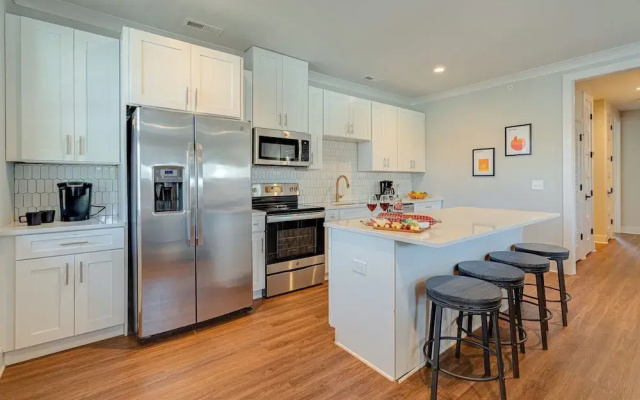 Modern Melrose-sleeps 8- Mins to Downtown Broadway