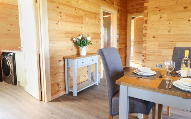 Bacheiddon Log Cabin