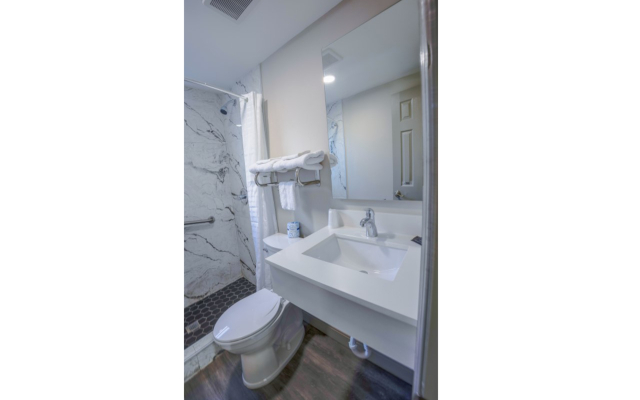 Sunrise Inn by OYO Titusville FL