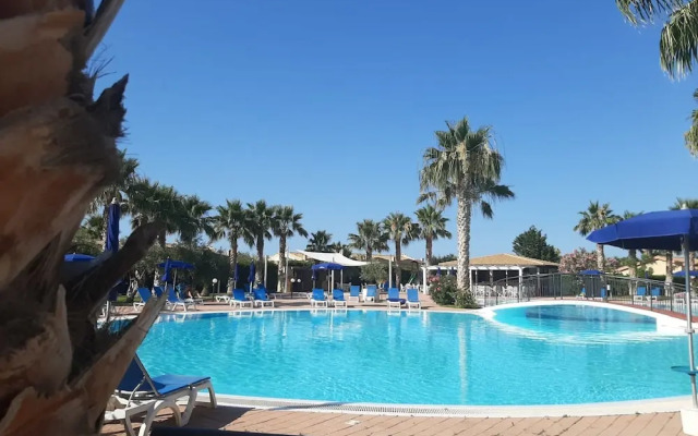 Spacious Aparyment in Campofelice di Roccella with Pool