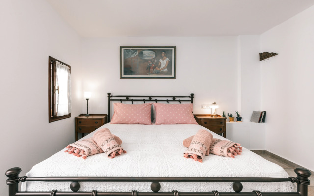 Arco Naxos Luxury Apartments