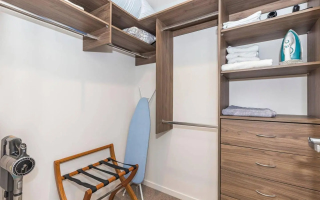 Park Avenue Townhouse Retreat Brisbane Sleeps 10