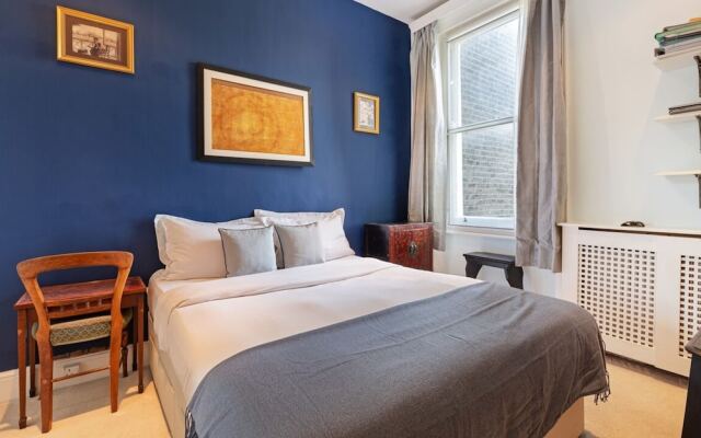 Gorgeous 1 Bedroom in Earl's Court With Vintage Furniture