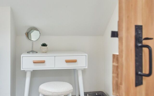 Threadneedle Cottage