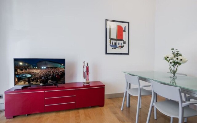 Modern & Elegant2 Bedroom Flat in Great Location