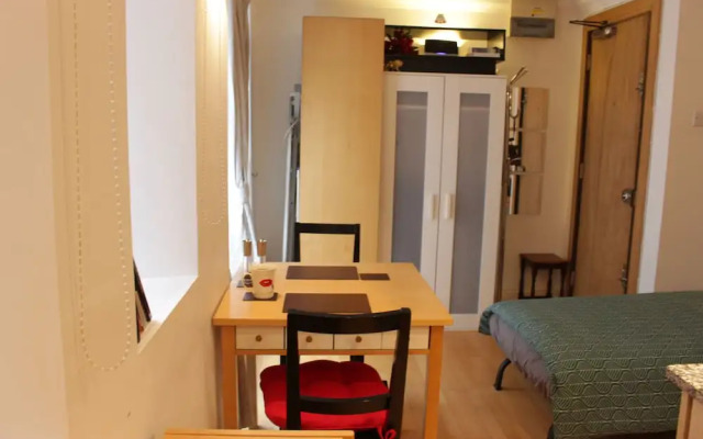 Tower Hill Studio Appartment