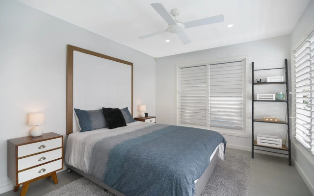 Sea Splash 75 Lorikeet Drive