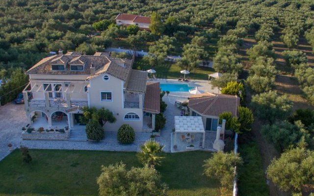 Eleni's Family Villa